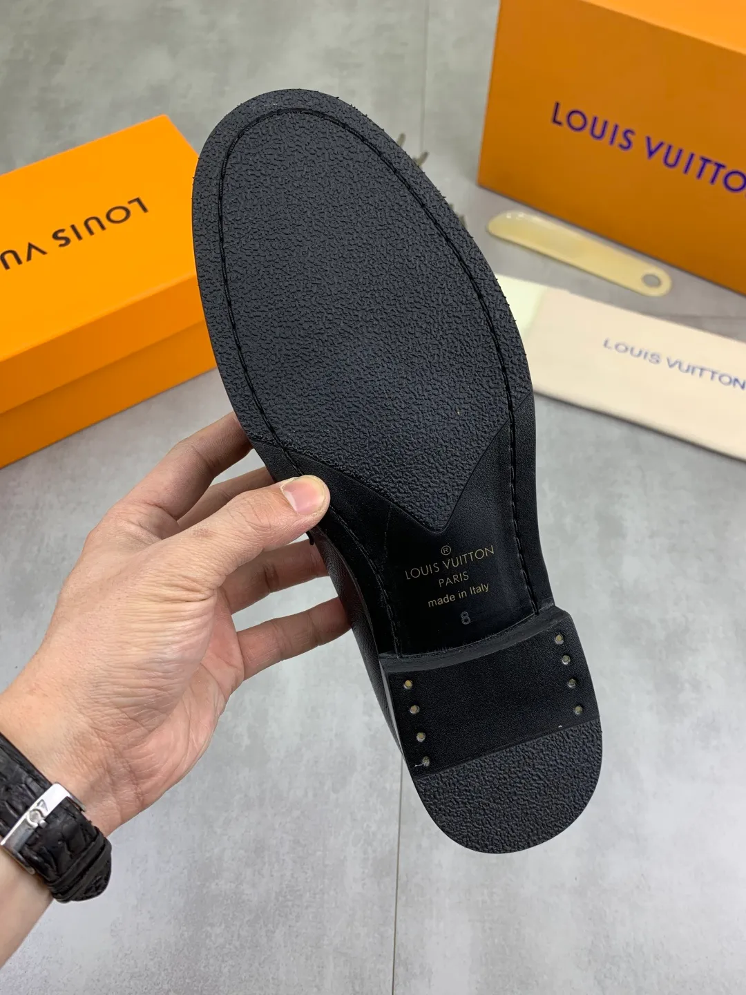 Men's men's shoes 💰P520 New style 💶[LOUIS VUITTON] Water-dyed Niuli Original order New style 🍀LV Louis Vuitton *——Top version of LV classic leather shoes! Made of imported original calfskin, original leather side strips and wear-resistant high-end rubber outsole! High quality products! Color: Black optional Size: 39-44 (45 customized)
